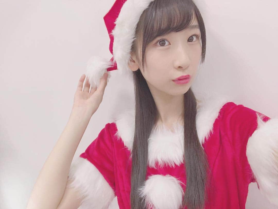 高橋七実のインスタグラム：「・ ・ 今月の劇場の生写真はクリスマス！ ・ サンタさん衣装での撮影でした🎅✨ みんな可愛いので是非ゲットして欲しいです！ ・ 帽子が好きなので、サンタさんの帽子もかぶれて嬉しいです！ この衣装また着たいな〜☺️ ・ ・ #高橋七実#NGT48#新潟#宮城 #サンタコス#クリスマス#🎄 #帽子#大好き#人間」