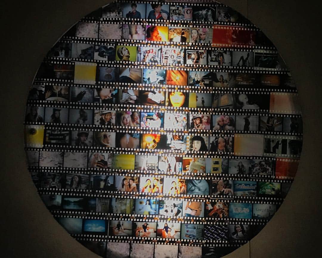 水原希子 さんのインスタグラム写真 - (水原希子 Instagram)「Monika Mogi 🌙 茂木モニカ Handmade lightbox installation at @artphototokyo 💡💕 もにちゃん天才🐹」12月2日 15時35分 - i_am_kiko