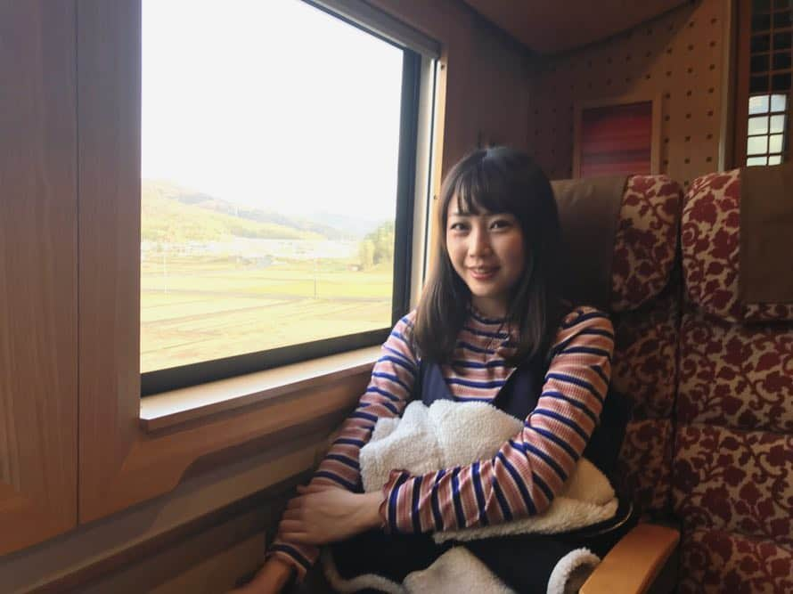 高橋沙織さんのインスタグラム写真 - (高橋沙織Instagram)「丹後鉄道特急はしだて。 おしゃれすぎる電車。 #アルミカン #アルミカン高橋 #特急はしだて #一人旅気分 #撮影アルミカン赤阪」12月2日 10時28分 - arumikan_saorin