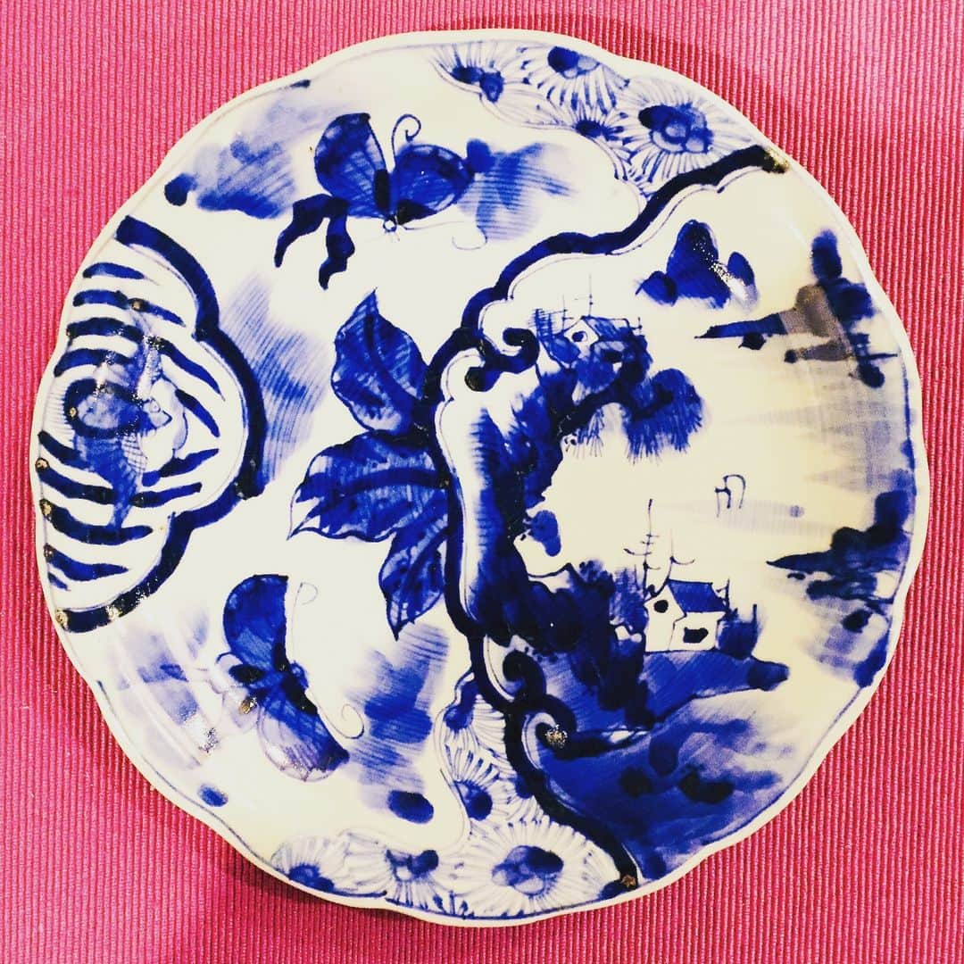 池澤春菜さんのインスタグラム写真 - (池澤春菜Instagram)「世界中（そして日本でも）お皿買いすぎ問題。でも好きだからつい……お皿がよければ、適当なご飯でも美味しそうに見えるマジック‼︎ #アンティーク #ニョニャウェア #マレーシア #スペイン #サンフランシスコ #冬はだいたいお鍋食べてればなんとかなる」12月2日 10時37分 - haluna7