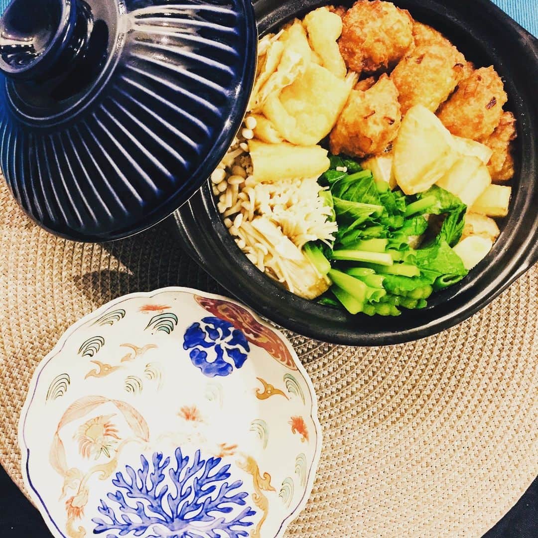 池澤春菜さんのインスタグラム写真 - (池澤春菜Instagram)「世界中（そして日本でも）お皿買いすぎ問題。でも好きだからつい……お皿がよければ、適当なご飯でも美味しそうに見えるマジック‼︎ #アンティーク #ニョニャウェア #マレーシア #スペイン #サンフランシスコ #冬はだいたいお鍋食べてればなんとかなる」12月2日 10時37分 - haluna7