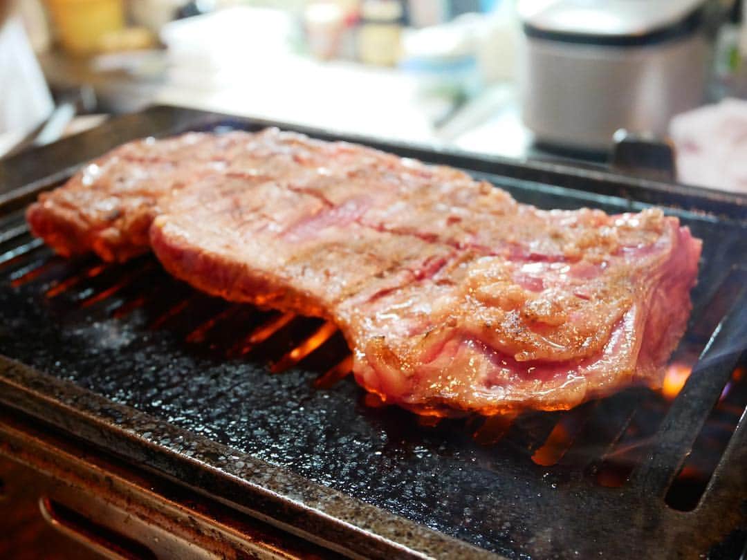 内藤理沙さんのインスタグラム写真 - (内藤理沙Instagram)「* * 〖 同心亭 〗 このハラミを求めて~🐃 大阪にいた彼女に付き合ってもらいました❤ 弾丸京都大阪でーと🥰 * フランベしてもらったこのハラミいくらでも食べれる🥺💕 感動的ハラミさん😭💕 このハラミの為だけにまた行きたい🤤❤ * #instafood #dinner #yakiniku #osaka # #焼肉 #肉食女子 #大阪 #同心亭 #risapigram」12月2日 11時38分 - risa_naito_official