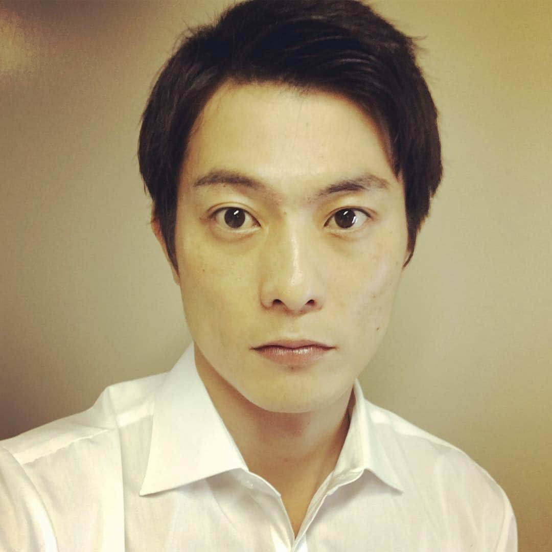 庄野崎謙さんのインスタグラム写真 - (庄野崎謙Instagram)「季節外れのクールビズ。 今日の現場は暑いらしい。。 撮影頑張ろっと！  #クールビズ #撮影 #現場 #俳優 #actor #頑張ろっと」12月2日 12時54分 - shonozaki_ken