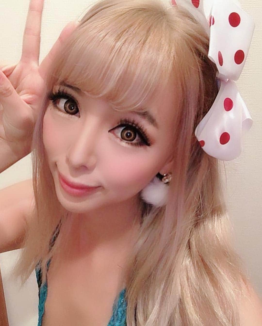 霜月るなさんのインスタグラム写真 - (霜月るなInstagram)「今日ゎhot rod来てくれた方ありがとうございました❤️楽しかった🤩去年より更にエロカワにパワーアップしてみました😆麻那ちんがセクシーやったしエロいからあたしもカメコみたいにケツばっかり見ていた笑🤣毎年呼んでくれているbootlegさんありがとうございます🤩お疲れ様でした！🥳 来年のオートメッセも麻那ちん出るからぜひぜひきてね😍 #hot rod#横浜#パシフィコ横浜  #bootleg#car#bike#アメ車#キャンギャル#イベント#セクシー#エロカワ#ギャル#泉麻那#霜月るな」12月2日 23時14分 - shimoruna