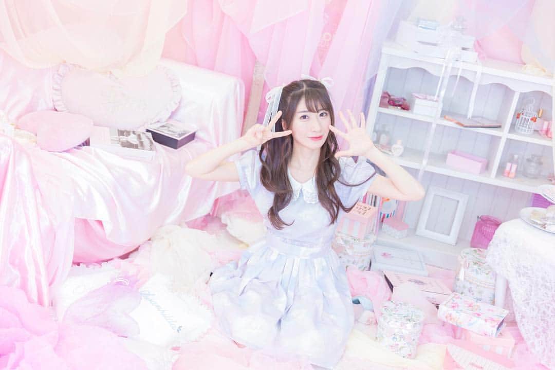 石田晴香のインスタグラム：「25歳になりましたっ！ オシャレじゃないけどインスタ頑張りたいので、フォローしてくださいねヽ(；▽；) 誕生日の人からのお願いでした🥺🥺🤲 #誕生日 #四半世紀 #アラサーこんにちは #生誕祭 #ありがとう」