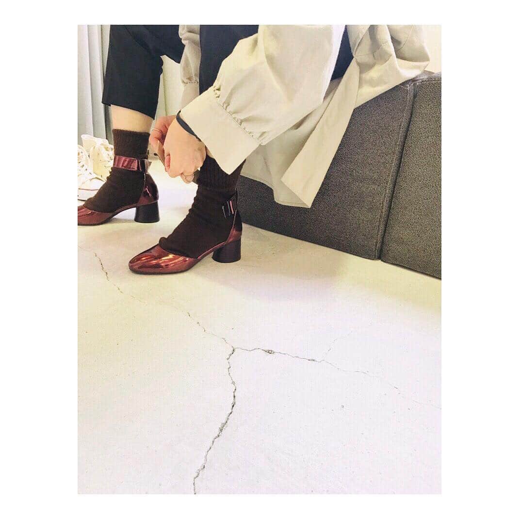 のインスタグラム：「_ 【recommend item】 _ KB86-2HM025 メタリックパンプス ￥7900＋tax _ #kbf #recommend #shose #instagood #kbf_ootd」