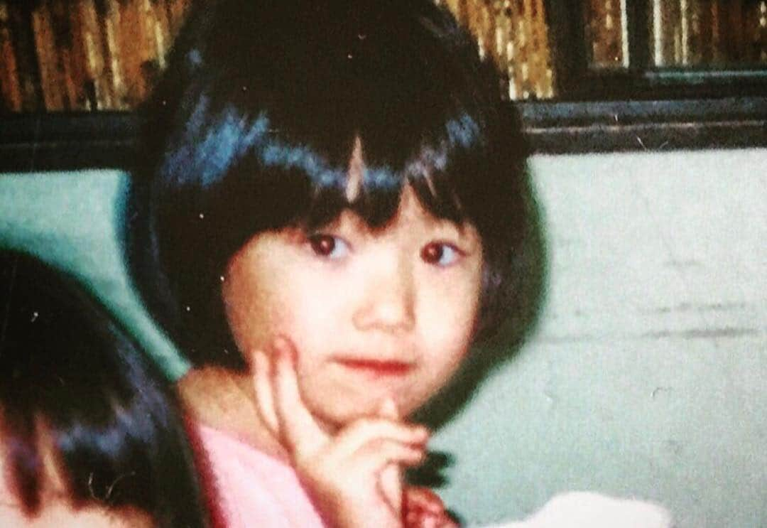 Mikako さんのインスタグラム写真 - (Mikako Instagram)「小さい頃のみかこ。👶🏻✌🏻😹」12月2日 19時04分 - mikako_faky