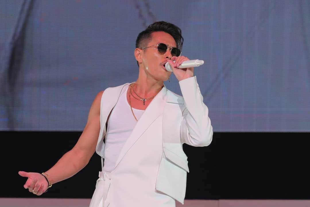 EX NEWSさんのインスタグラム写真 - (EX NEWSInstagram)「#三代目JSoulBrothers  #今市隆二 自身初ソロツアー開催 米歌手のブライアン・マックナイトと念願の初共演に感涙  共演曲「LOVE HURTS」などをライブで初披露。念願の初共演に「夢が叶いました」と涙をぬぐった。  https://t.co/QQ1T1rcanQ」12月2日 19時15分 - exnews24