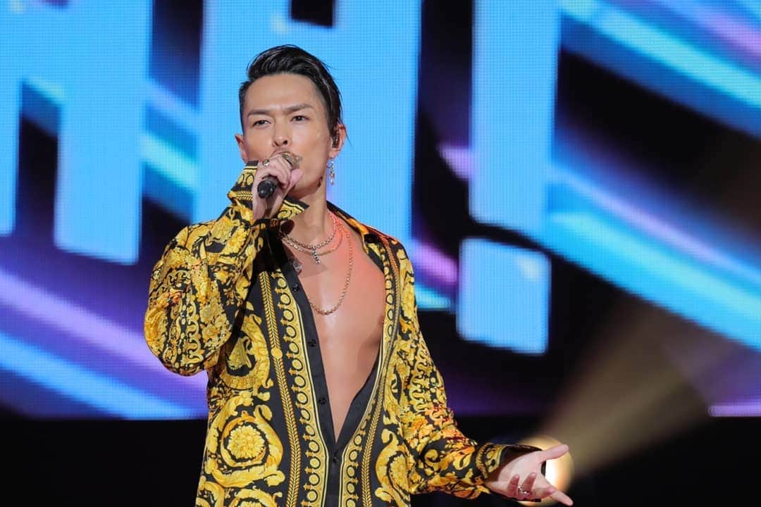 EX NEWSさんのインスタグラム写真 - (EX NEWSInstagram)「#三代目JSoulBrothers  #今市隆二 自身初ソロツアー開催 米歌手のブライアン・マックナイトと念願の初共演に感涙  共演曲「LOVE HURTS」などをライブで初披露。念願の初共演に「夢が叶いました」と涙をぬぐった。  https://t.co/QQ1T1rcanQ」12月2日 19時15分 - exnews24
