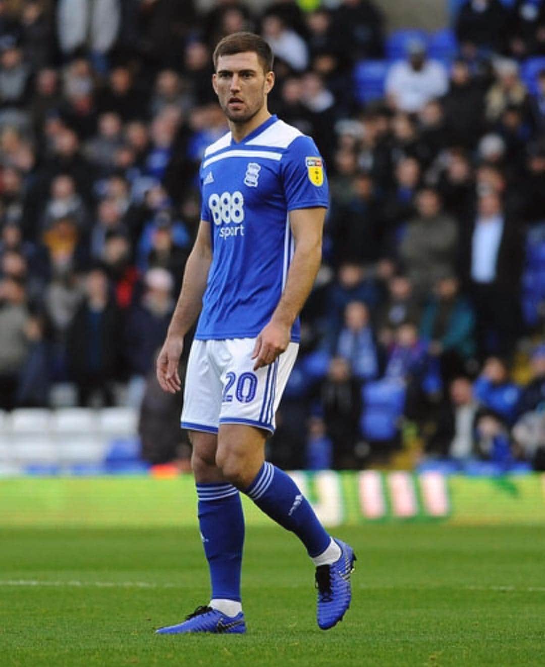 のインスタグラム：「Another big 3 points 💪🏻💙😀 We keep it going thank you for the support!! 🔵⚪️ #KRO @bcfcofficial」