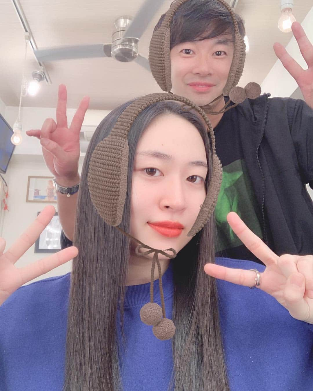 丸山礼さんのインスタグラム写真 - (丸山礼Instagram)「@rrsalon_  見た目、よく褒められる髪の毛。 高校も厳しかったし黒髪で デビューしてからもずっとものまねをするから パーマとかカラーも1回もしたことなくてさ〜 ケアはしてきたつもりだけど、 ここ最近、なんかぎしぎしで毎日お風呂に入って シャンプーするたびすっごいすっごいストレスだったの😔 けれども、 @rrsalon_ のりゅういちさんの施術と #ミネコラ @minecolla という優秀すぎるグッズのタッグで 美髪、手に入れてしまったよ😭✨🧴💦 こりゃー たまらなぃ！！ みんなもぜひ、試して欲しいです！🧴✨🧴✨ Snowで撮りましょうって言ってくるりゅういちさんの キュートさにも超癒されました😂❤️✨ またよろしくお願いします🙋‍♀️ . @rrsalon_  @minecolla  #ミネコラ #デブとブスは匂いとサラツヤヘアでポイント稼ぐというマインド #肩の左右差やばい整骨院いきたい」12月2日 21時04分 - rei_maruyama