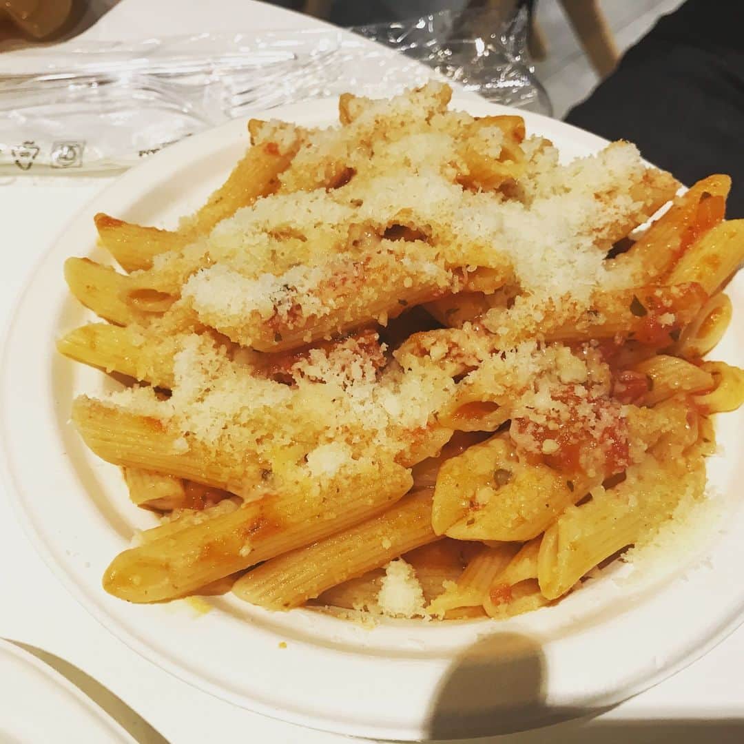 AJ UNITEDのインスタグラム：「ピザが食べたくなったのでイタリアに来ました  I came to Italy because I want to eat pizza」