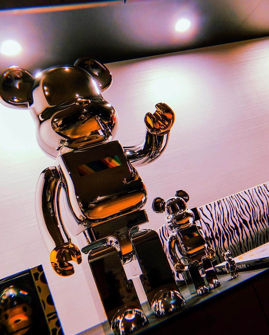 登坂広臣さんのインスタグラム写真 - (登坂広臣Instagram)「Thanks🎁❤︎ @virgilabloh @off____white @rimowa  #BEARBRICK ✖️ @j.s.b._official」12月2日 21時33分 - omi.cdl