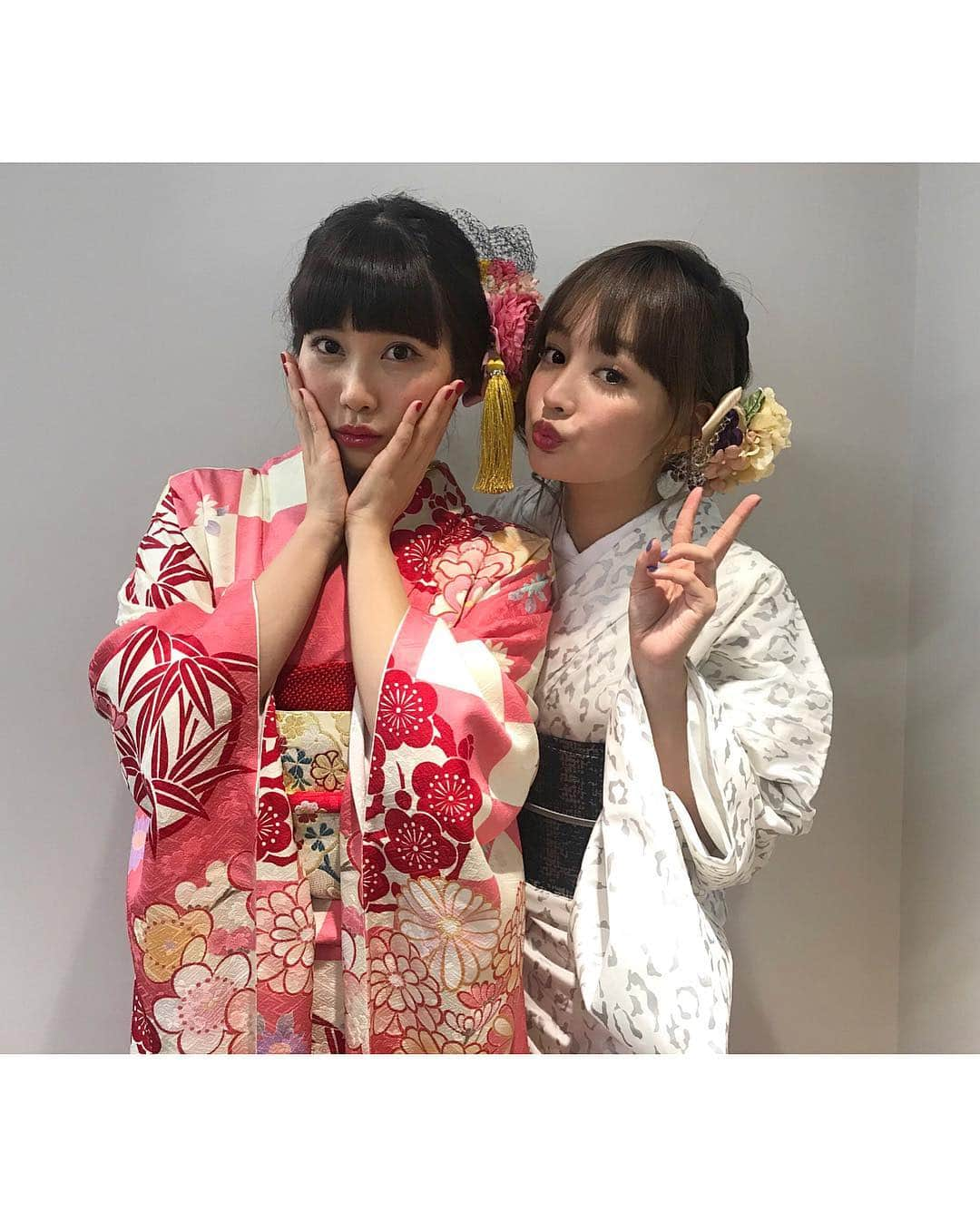 渡部麻衣さんのインスタグラム写真 - (渡部麻衣Instagram)「👘✨ 本日広島でやしまグループの 着物ショーでしたっ . 地元でお仕事さいくぅぅ💪 . #やしまグループ #着物 #広島」12月2日 21時46分 - mmaaiipp