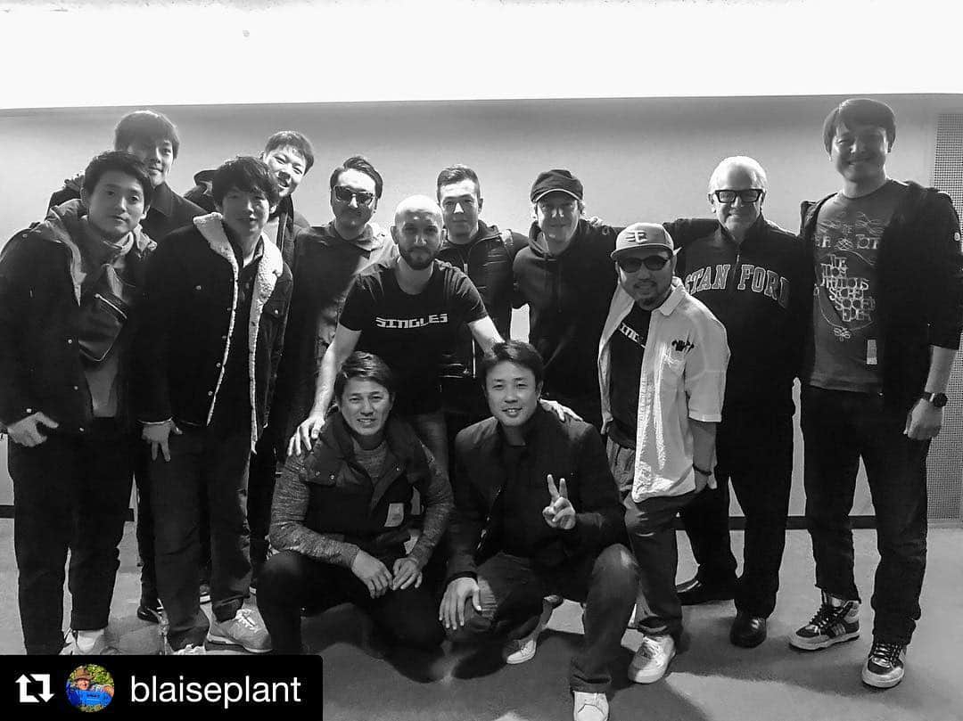岩隈久志のインスタグラム：「#Repost @blaiseplant with @get_repost ・・・ Celebrating amazing times with amazing #friends #lifesgreatestmoments  Thank you for having us tonight!! We love Monkey Magic!! モンキーマジックのライブ、最高でした！ 家族皆で楽しませてもらいました！ 公私共に家族ぐるみで仲良くさせてもらっていますが、本当に素晴らしい人柄のモンキーマジックです。 またライブに行きたいです！」