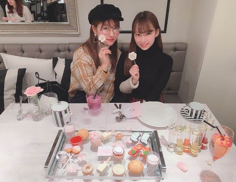 小笠原茉由さんのインスタグラム写真 - (小笠原茉由Instagram)「ちよりとafternoon tea🌸 めっちゃ可愛くてスイーツも美味しくて幸せだった〜😍」12月2日 22時52分 - mayu.ogasawara