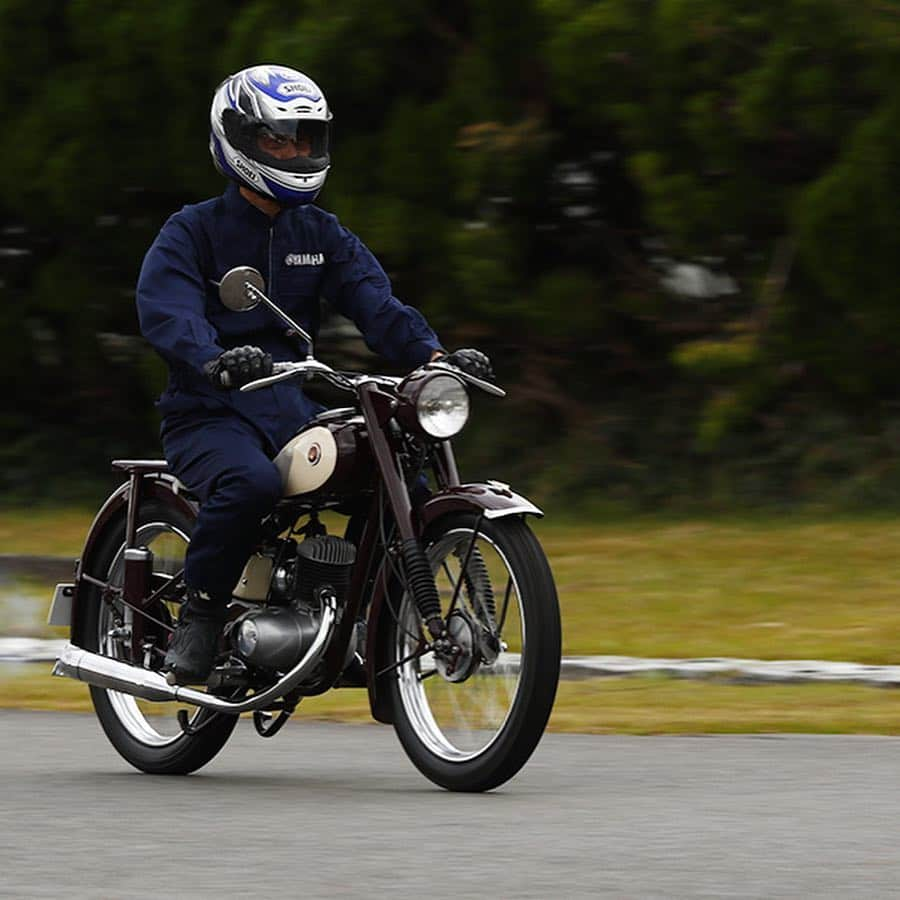 ヤマハ バイクさんのインスタグラム写真 - (ヤマハ バイクInstagram)「#歴史車両デモ走行見学会2018 #2018年11月3日  #袋井 #fukuroi #YA1 #ヤマハ発動機日髙社長 #日髙 #hidaka #社長 #president #バイク乗り #bikestagram #bikersofinstagram #ridersbook」12月3日 7時29分 - yamaha_bike