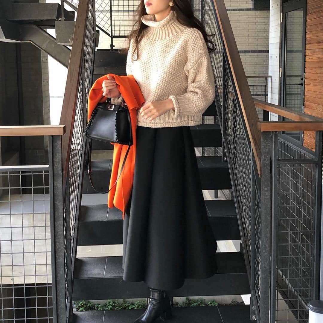湯浅喬子のインスタグラム：「先日、大好きなブランドがたくさん popupしてたから遊びに行ってきました❤️ 、 、 tops&skirt @donobanweb 、 (スカートはDMにたくさんメッセージ 頂いていたものです🙇‍♀️) outer @newi_official  earring @seadsmara 、 (ルクア1100 2Fでポップアップ開催中) 、 @verofonna と @donobanweb  は阪急西宮ガーデンズでポップアップ中です♡ 12月4日までです☺️ #co ordinate#ootd#popup」