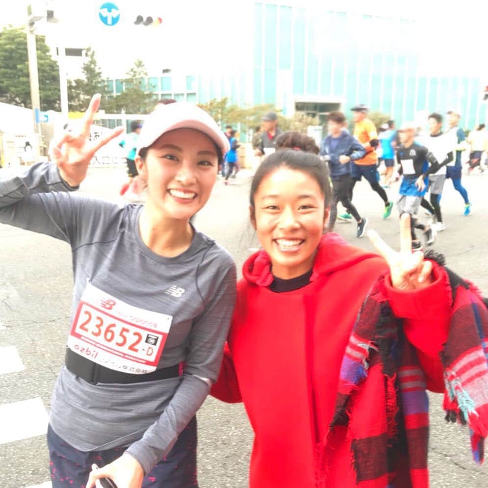 岩本乃蒼さんのインスタグラム写真 - (岩本乃蒼Instagram)「走っていたら…嬉しい出会いが😆✨ 2020年東京五輪から始まるサーフィン競技で注目の大村奈央選手🍀  競技で世界中を飛び回るなか、地元・湘南のマラソンコースの沿道にてその姿を発見しました！  市民ランナーが日本を代表するアスリートに声援をもらうなんて身に余る光栄✨嬉しくて足取りが波に乗るように軽やかになりました🏃🏽‍♀️ そんなステキな奈央選手の活躍をこれからも応援しています🇯🇵🏄‍♀️ #湘南国際マラソン #大村奈央 #サーフィン」12月3日 11時48分 - noa_iwamoto