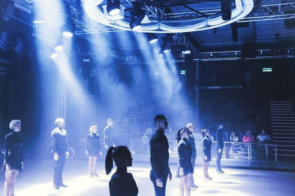 ウェスリー・キリングのインスタグラム：「The calm before the storm. Sometimes things can be so simple and yet they have the biggest impact on our lives. #symphonyoftheseas #iskate2.0 #figureskating #showskating #skating #adagio #pairskating #royalcaribbean」