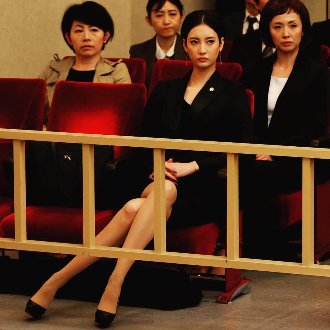 テレビ朝日「リーガルＶ〜元弁護士・小鳥遊翔子〜」のインスタグラム：「法廷の美奈子さん。  #リーガルv #菜々緒 #770 #美&脚」