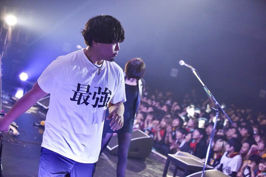 ウエムラユウキさんのインスタグラム写真 - (ウエムラユウキInstagram)「2018/12/02 Zepp Osaka Bayside 最強Tシャツ大好評発売中です。 photo by @azusatakada_photographer  #秘密にしといて  #有頂天」12月3日 16時13分 - uemubass