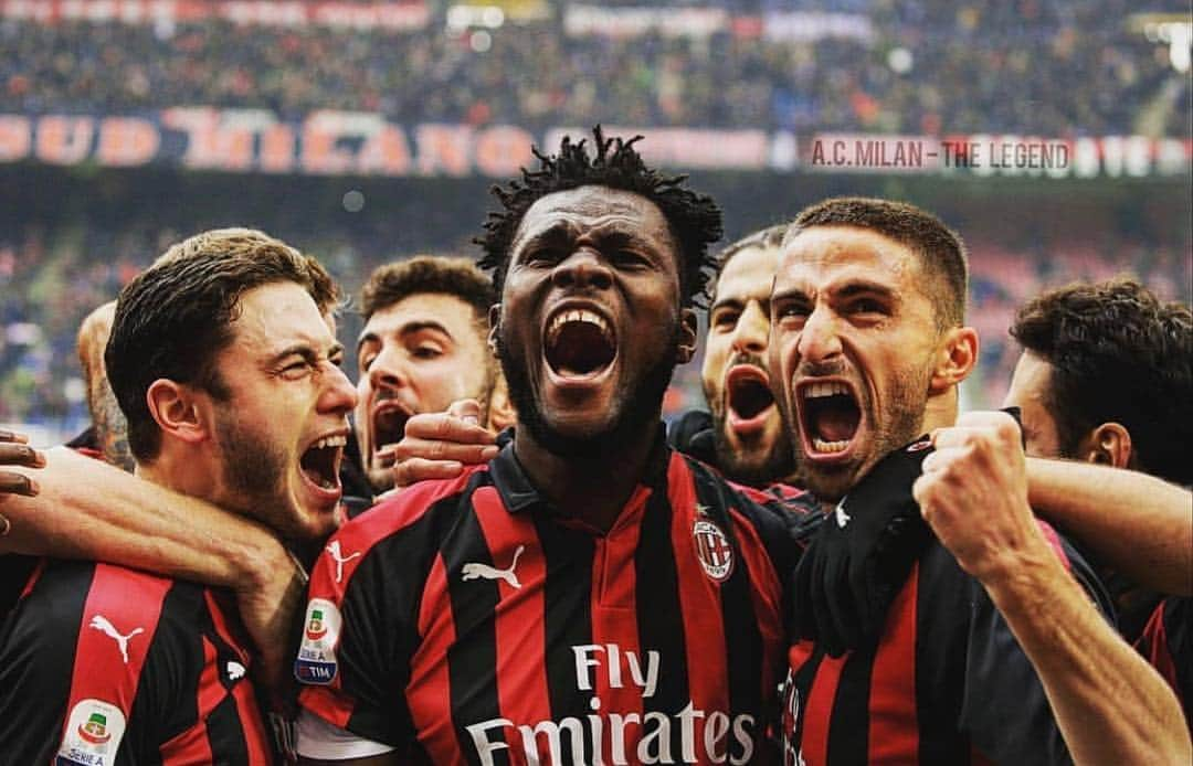 ファビオ・ボリーニさんのインスタグラム写真 - (ファビオ・ボリーニInstagram)「Waking up on Monday like @acmilan 🔴⚫️ #devils 🔥🔥」12月3日 16時35分 - fabh29