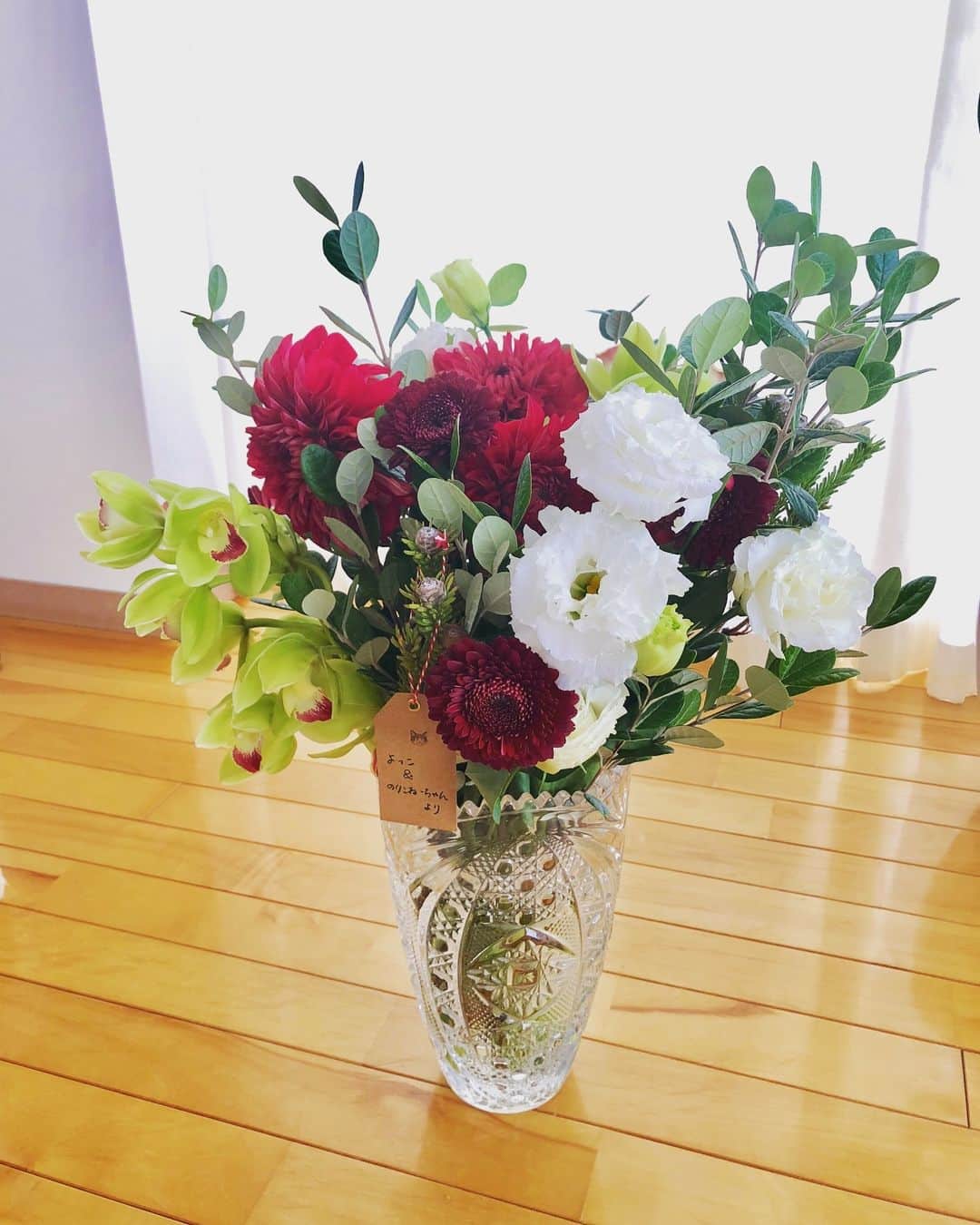 純名里沙さんのインスタグラム写真 - (純名里沙Instagram)「昨日のコンサートで従姉妹のお姉ちゃん達がくれたお花💐 自宅で生き生きと咲いてくれています✨ ・ なかなかお会い出来てなかった皆々さまに久しぶりに逢う事が出来て、本当に嬉しい１日となりました😭❤️ありがとうございました‼️ ・  #お花 #嬉しかった！ #ありがとう」12月3日 17時25分 - risajunna3158