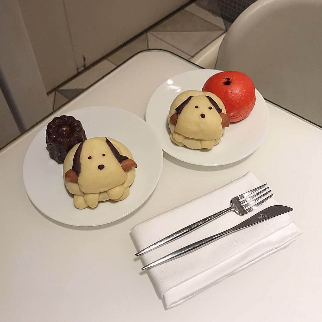 isutaさんのインスタグラム写真 - (isutaInstagram)「. 東京・表参道にあるカフェ「DOMINIQUE ANSEL BAKERY JAPAN」から、見た目が可愛いホットドッグが販売されているんです❤︎ 食べるのがもったいなくなってしまいますよね！ . そのほかにもトマトの形のパンや定番のクロナッツなどたくさんのメニューが揃っています♩ . ぜひ、遊びに行ってみてくださいね！ _____ DOMINIQUE ANSEL BAKERY JAPAN open：10:00〜19:00 access：東京都渋谷区神宮前5-7-14 _____ photo by @luuu_na7 . #isuta#isutapic#isutacafe#dominiqueanselbakery#イスタ#カフェ#表参道カフェ#ドミニクアンセルベーカリー」12月3日 17時36分 - isuta_jp