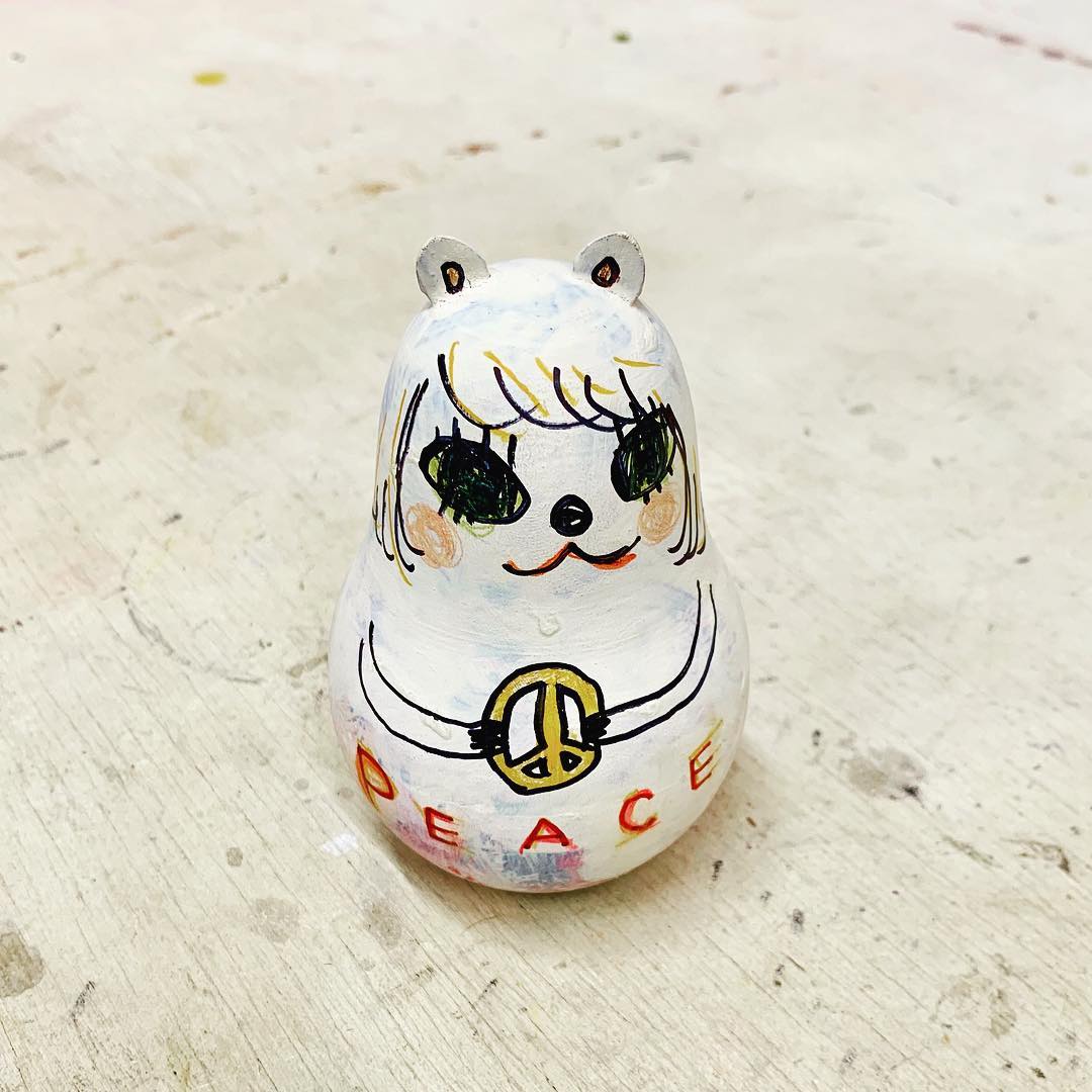 奈良美智のインスタグラム：「PEACE CAT tumbling doll.」