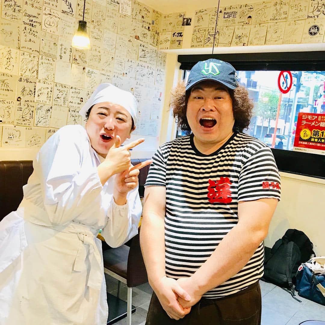 吉田サラダさんのインスタグラム写真 吉田サラダinstagram 先日 さんま 女芸人旅で森三中の黒沢さんが違う家に修行しに来てくれましたー 本番も美味しいラーメン出せてよかったー 森三中黒沢 さん ものいい 吉田サラダ 違う家 ラーメン 12月3日 19時38分