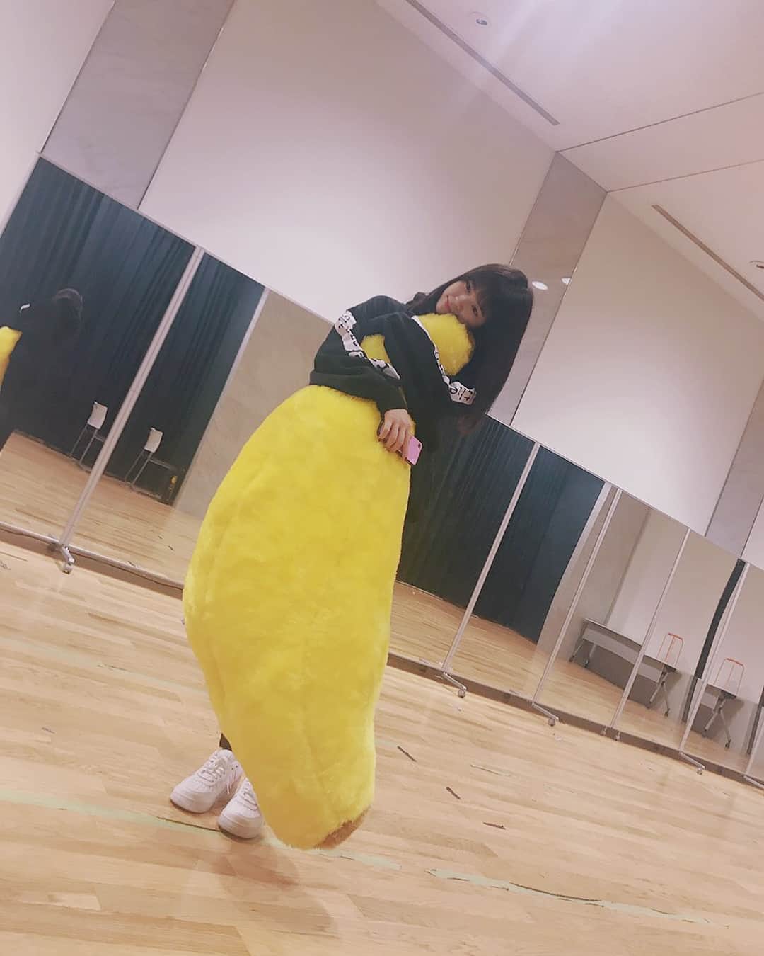 吉川七瀬さんのインスタグラム写真 - (吉川七瀬Instagram)「バナナ落ちてた🍌 ふわふわしてた。笑」12月3日 19時32分 - yoshikawa_nanase