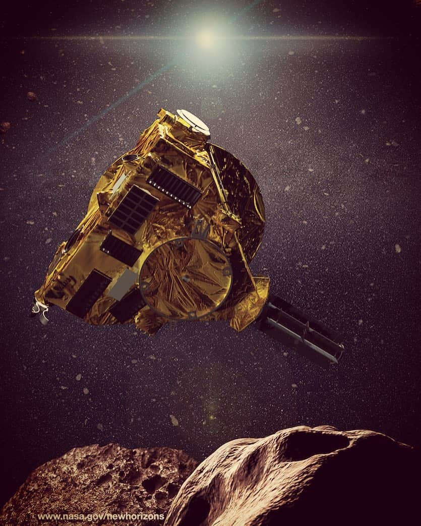 ブライアン・メイさんのインスタグラム写真 - (ブライアン・メイInstagram)「Nobody knows !!! This is an (informed) artist’s impression of what a fly on the wall might see when the New Horizons probe performs its fly-by of the Kuiper Belt Object (KBO) I own as Ultima Thule. Is it double ? Is it dumbbell shaped like Rosetta’s comet ? NOBODY knows for sure - which is why this mission has caught everyone’s imagination. And it’s certainly inspired me. You will see !! Bri https://twitter.com/newhorizons2015」12月3日 20時48分 - brianmayforreal