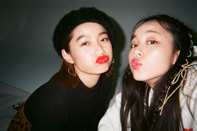 のインスタグラム：「. 編集長が光の速さで現像してくれた🎞 ありがたや🥺 filmであんまり撮ったことなかったけど いい味出てていいなぁ🥺（今更感） ちょくちょく載せます🥺 #filmphotography #film_jp  #girls #withgirls_jp  #写ルンです #フィルムに恋してる  #お洒落女子 #カメラ女子  #撮影 #필름」