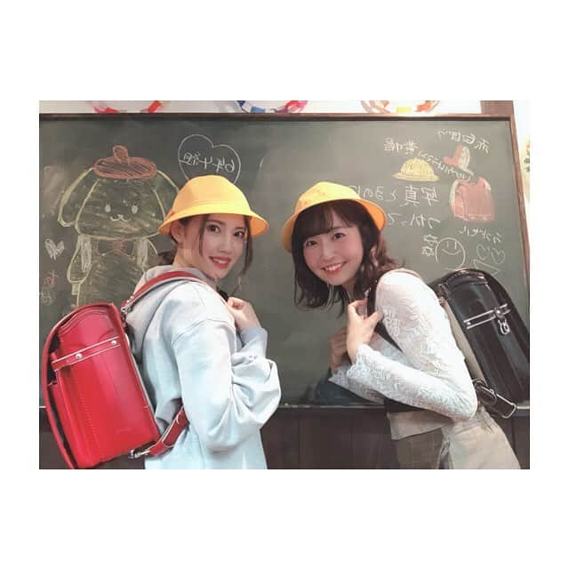 北川綾巴さんのインスタグラム写真 - (北川綾巴Instagram)「先日カワイイお店に行ってきました🎒✨食べ物も内装も全部かわいい、、、。食べ物も懐かしくて 小学生の頃を思い出した😊🎒 戻りたいな〜。 #6年4組 #栄分教場  #懐かしい #駄菓子 #揚げパン #ソフト麺 #ランドセル ちなみに綾巴は #水色 のランドセルでした💙💙」12月3日 21時30分 - ryoha1009