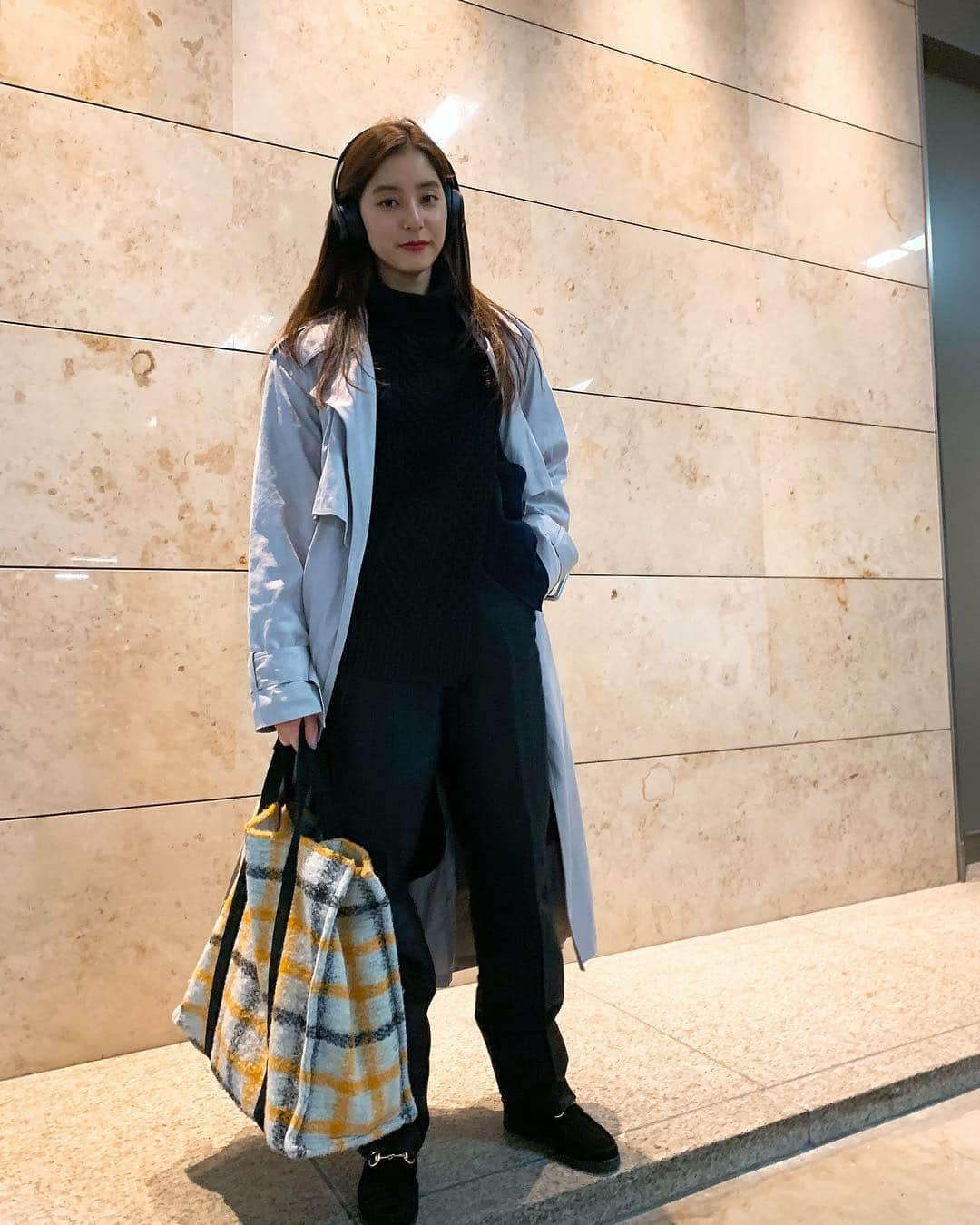 新木優子さんのインスタグラム写真 - (新木優子Instagram)「"SUITS"第９話観ていただけましたか☺️⁉︎ 最終章が始まりましたね！いよいよラストスパート！まだ撮影もあるので最後まで聖澤真琴として作品の中で生きたいと思います😌‼︎ 私服 coat : @perverze_official  tops : @sacaiofficial  bottom : @hm  shoes : @gucci (vintage) bag : @isabelmarant」12月3日 22時42分 - yuuuuukko_