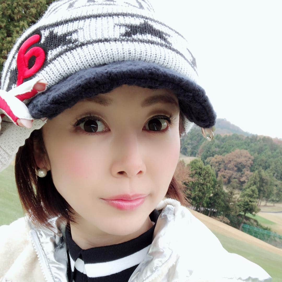 宮崎宣子さんのインスタグラム写真 - (宮崎宣子Instagram)「雨がぱらついたり、朝は寒かったたりと、気温の変化が大きい一日でした😊 暑くてベストを脱ぐ時間あり、 この季節はベストに救われてます✨  #golfgirl #golfwear #archivio #ゴルフウェア #秋ゴルフ #冬ゴルフ #アルチビオ」12月3日 23時16分 - miyazaki_nobuko