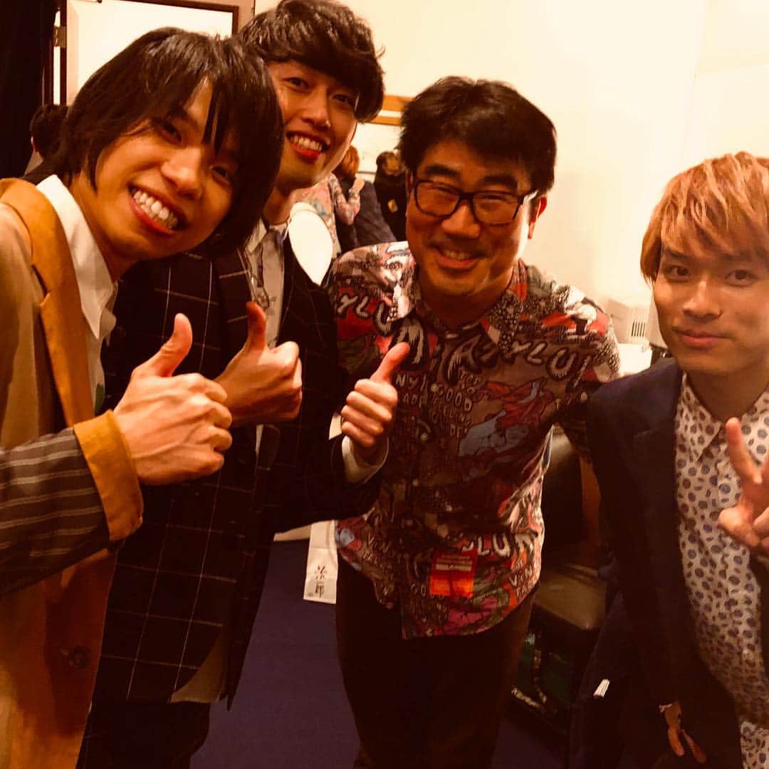 亀田誠治のインスタグラム：「杉くん30歳のバースデーおめでとう🎉1stアルバムを一緒に作った時、おっくんとベーちゃんはまだ大学生だったね！これからもずっとgreat musicを奏でてください！🎹🥁🎸 #WEAVER #亀田誠治」