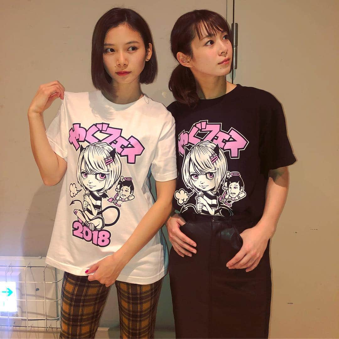 酒井瞳さんのインスタグラム写真 - (酒井瞳Instagram)「#やぐフェス のグッズ可愛い #やぐフェス2018 #Tシャツ #ポッケに親指だけ入れる人 と #右肩あがりの人」12月4日 12時29分 - s.sakaihitomi