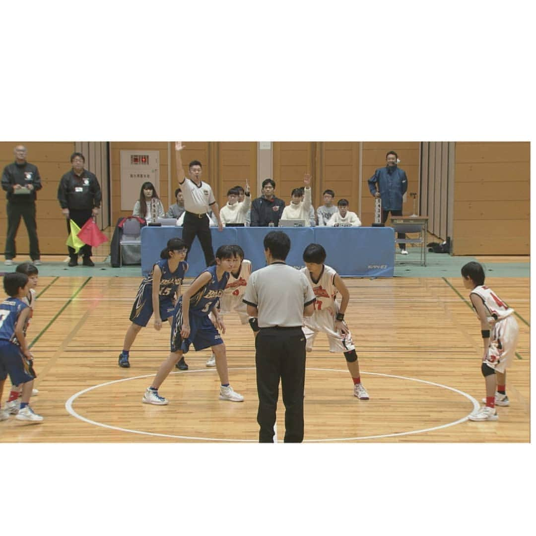 大石悠貴さんのインスタグラム写真 - (大石悠貴Instagram)「先週末、小学生ミニバスの新潟県の頂点をかけた戦いが開催されました！ . その名も、 「ホンダカーズ長岡カップ 第40回新潟県  ミニバスケットボール大会」です。 . 私は女子の決勝の実況を担当。 . その大会の模様を今週8日(土)午後3時から UXで放送します！ 是非ご覧ください‼ . (男子の実況を担当した小山アナと、  解説の新潟県ミニ連、市島さんとパシャリ) . #ミニバス#UX#実況#アナウンサー#小山裕久#大石悠貴」12月4日 13時21分 - ux_oishi.yuki