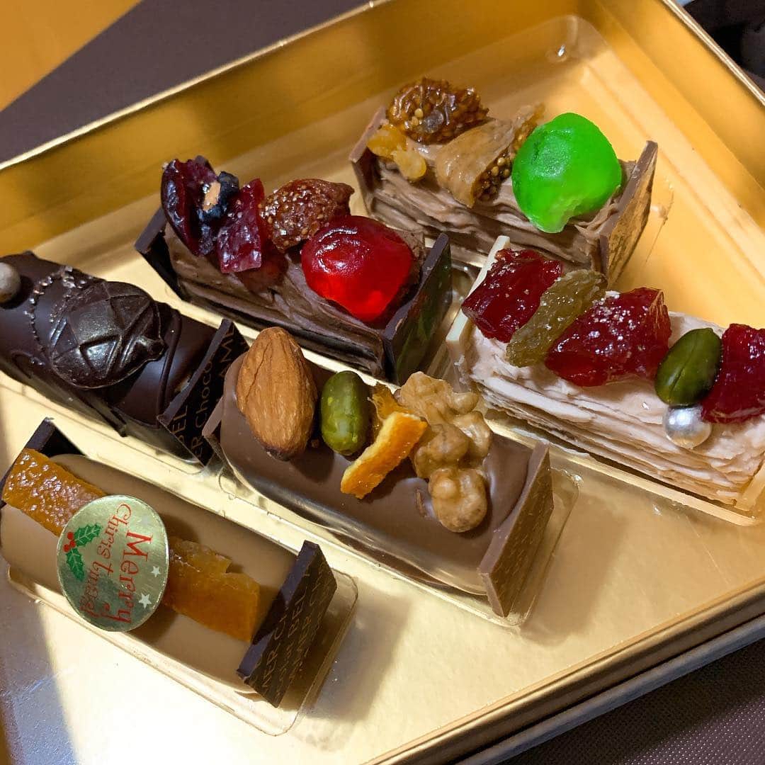 野間美由紀のインスタグラム：「病院から戻ったら素敵なお菓子が届いてました！(≧∇≦)」