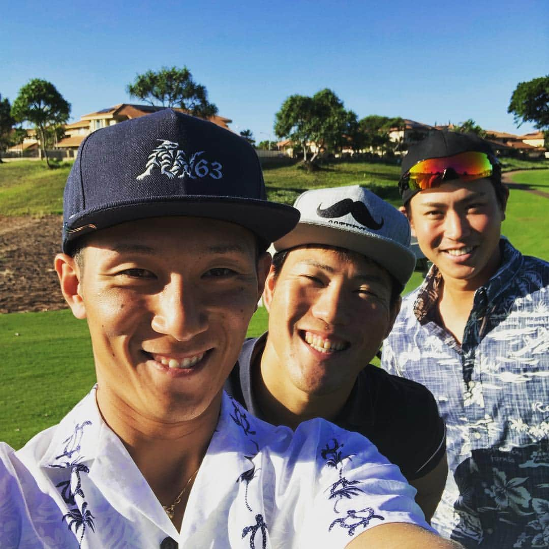 西川龍馬のインスタグラム：「オーナー杯🏌️⛳ 磯さん ばやしさん😎  #オーナー杯#堂林翔太#磯村嘉孝#inHawaii」