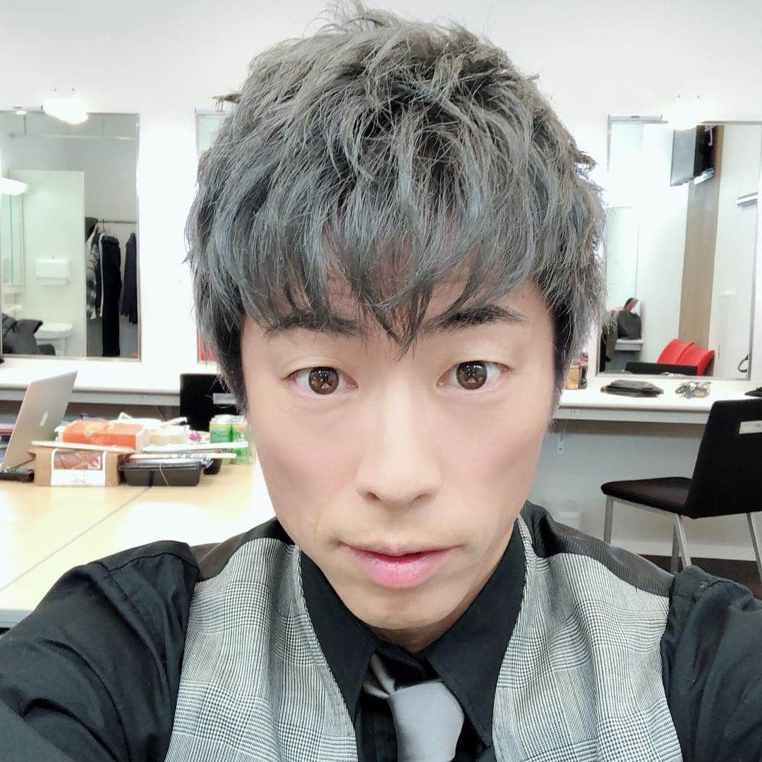 田村淳のインスタグラム：「１度亮さん状態になってから、グレーを入れてます！1週間も色は持ちませんw  #ガンガン加工アプリつこうとるやないか」