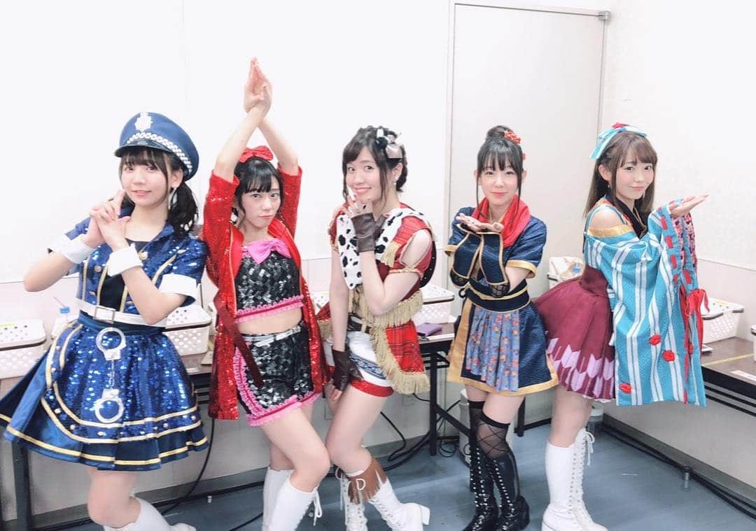 のインスタグラム：「セクシーギルティ！ & あやめ！ & よしの！  今回いろんなアイドルとMCで絡めたの嬉しかったな😊😊 #シンデレラ6th  #想い出  #チームパッション」