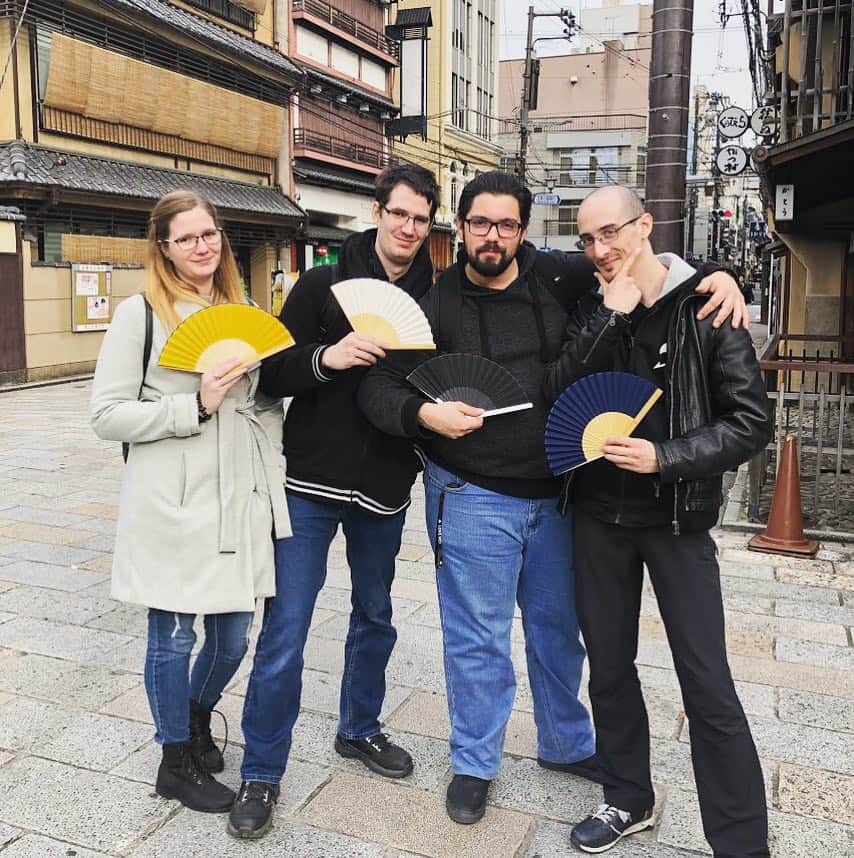 西川庄六商店／NISHIKAWA SHOUROKUのインスタグラム：「. 創業1585年 近江八幡「西川庄六商店」 定規扇子 price:¥4200（税抜） http://nishikawashouroku.jp/ . #nishikawashouroku  #sensu #handfan  #fashion #ootd #photooftheday #japantrip #travel #kyototravel #japan #oumihachiman  #kyoto #instafamous  #moma #momadesignstore  #일본 #패션스타그램 #西川庄六商店  #紅葉  #扇子 #和雑貨 #雑貨 #ファッション #写真好きな人と繋がりたい  #お洒落さんと繋がりたい  #近江八幡 #京都 #祇園」