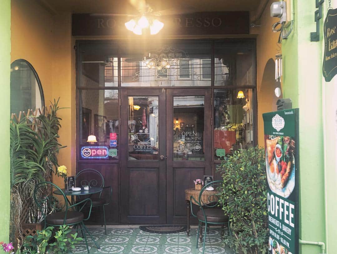 由架子 川野さんのインスタグラム写真 - (由架子 川野Instagram)「#baanrimpa﻿ #theoldphuketcoffee ﻿ #roseespresso﻿ プーケットはレトロな雰囲気のかわいいお店が﻿ いっぱいだったので、3軒もはしごする事に、、☕️」12月4日 12時10分 - __yukakokawano__