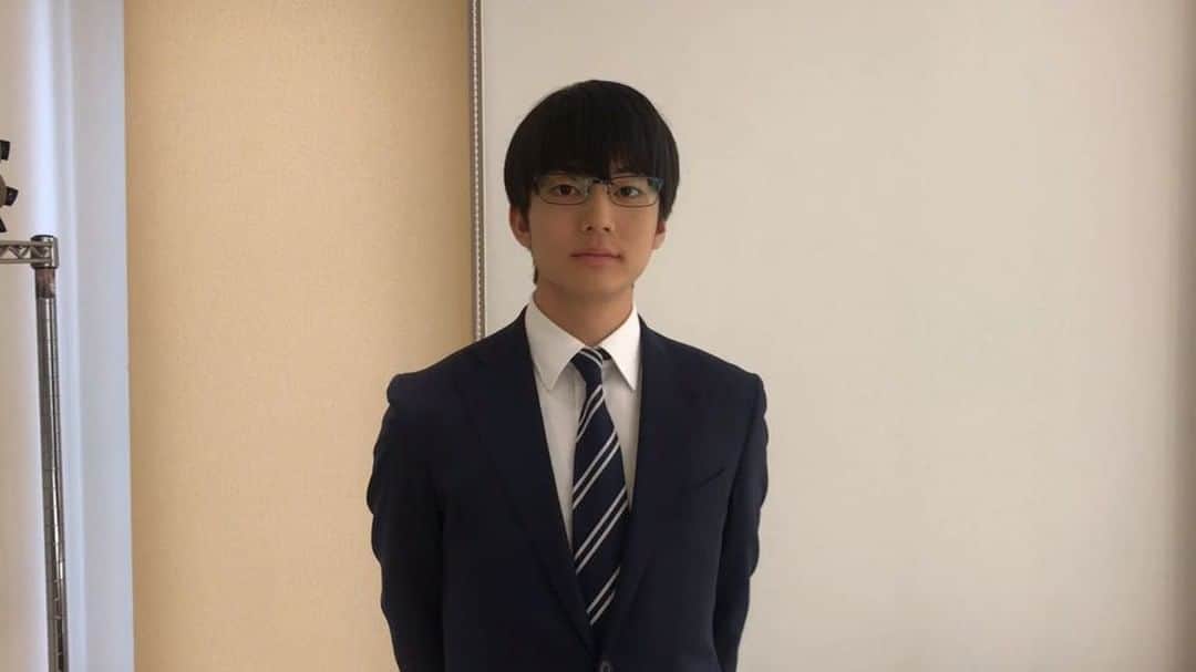 伊藤健太郎のインスタグラム：「伊藤健太郎が小日向大河役で出演するドラマ『この恋はツミなのか⁉︎』第1話は TBSでこのあと4日(火)25:28〜！！ 放送直後にはCBCの放送と、 TVer &MBS動画イズムでの見逃し配信もスタート！！ お楽しみに👓 . @aoao_tt_  @mbs_dramaism  #aoao #伊藤健太郎  #この恋はツミなのか MBS：12/2 TBS：12/4 #恋ツミ  #将棋  #めがね健太郎  #ルームロンダリング  #アシガールSP  #アシガール  #若君  #アシラバ  #G健太郎 発売中 #G健太郎写真展  #ういらぶ  #ベッベッベイベー  #プレカトゥスの天秤  #ガチャピン さん‬ ‪#ムック さん‬ #続時をかける少女 DVD発売中  #覚悟はいいかそこの女子  #コーヒーが冷めないうちに  #今日から俺は 12/9 #ツンツン頭は地毛  #ムビふぁぼ 12/17 24:58 #健太郎ANN0 12/22  初回DVD発売中 #忍べ右左エ門  12/19」