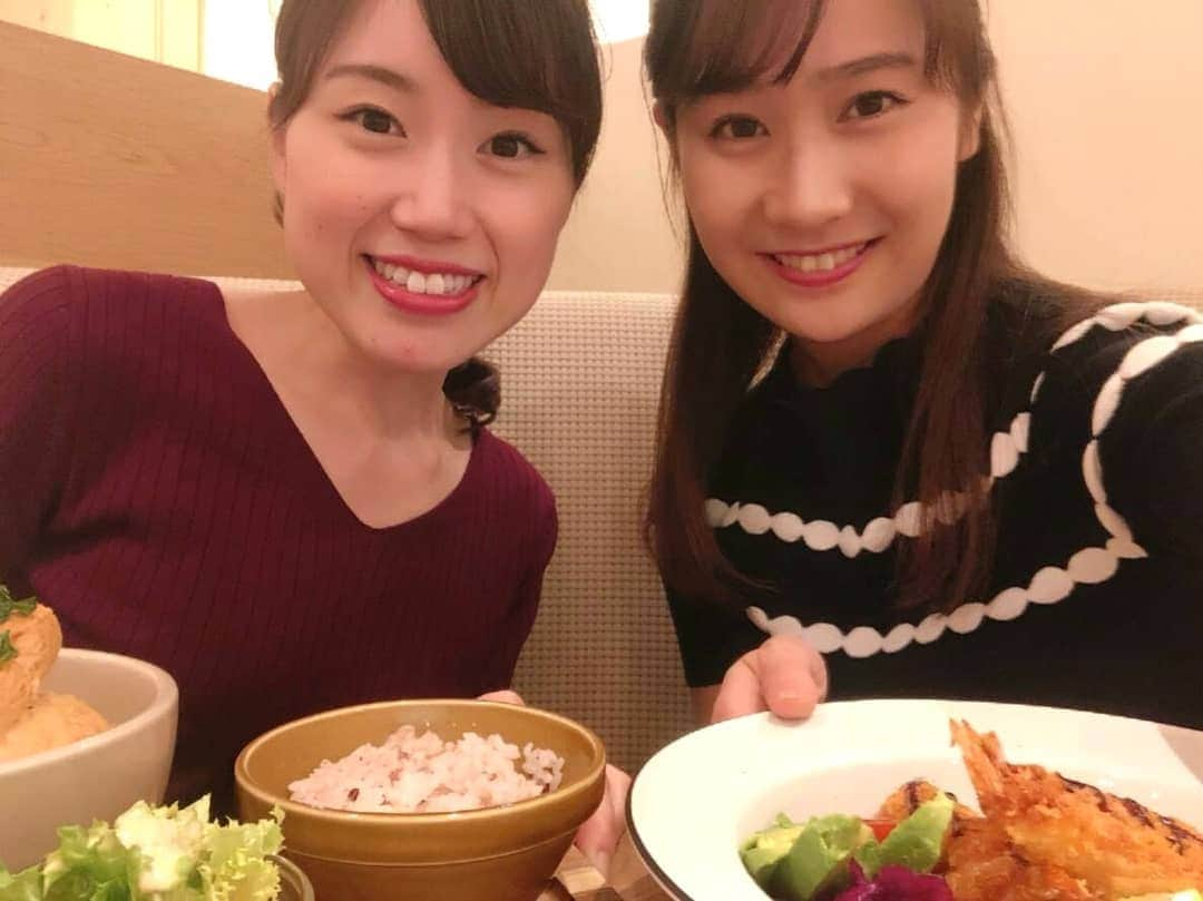 服部未佳さんのインスタグラム写真 - (服部未佳Instagram)「お休みを頂き、名古屋へ！会いたい人に会う旅に出ました😊 #名古屋 #fda #✈️ #島津咲苗 アナ #メーテレ #同期 #桃 #龍の手 #手話サークル #金城学院大学 #金城」12月4日 22時22分 - mikahattori_aba