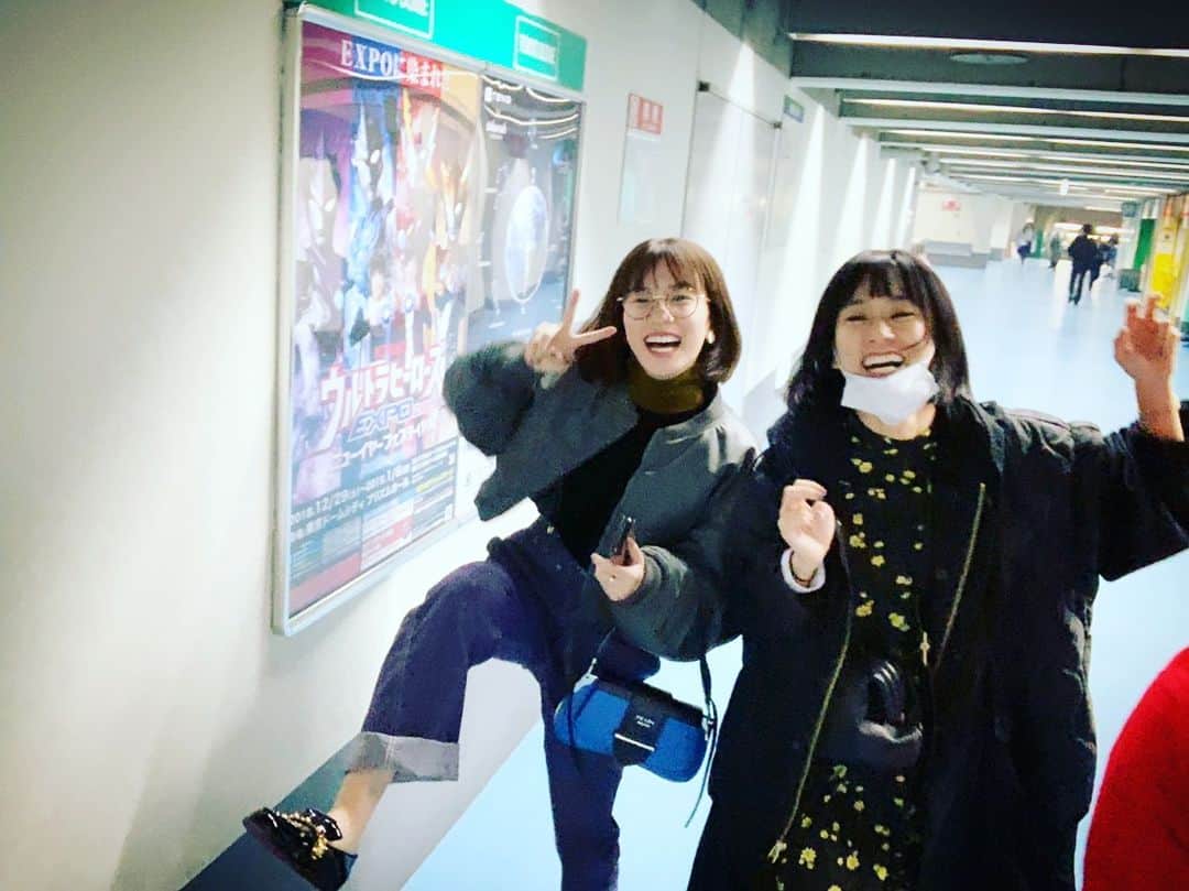 水川あさみのインスタグラム：「こないだ芽郁ちゃんと。 この写真おんなじ髪型でおんなじ表情でおかしい😂 春菜も居たけど、春菜はいいや。」