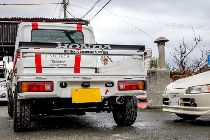 mistbahnさんのインスタグラム写真 - (mistbahnInstagram)「_ EVOLTECH Ataword Honda HA6 ACTY Truck _ Shot on 04-Dec 2018 at ATAWORD . owner: @evoltech053 car builder: @tatsuya_nakayasu photo: @mistbahn _ _ I visited @tatsuya_nakayasu. @tatsuya_nakayasu is a champion of K-truck world championship. The owner of this No.52 Modulo color ACTY is @evoltech053 . I will post photos of @tatsuya_nakayasu 's ACTY later. _ _ JP) 2018年12月4日。 今日も車(=FD2)で浜松に出張。仕事後に、@tatsuya_nakayasu さんのお店に寄りました。 @tatsuya_nakayasu さんはKトラワールドシリーズ（軽トラ＆軽バン世界一決定戦）のチャンピオンで、以前からアクティを拝見したかったのです。 この、モデューロカラーのNo.52アクティトラックは @tatsuya_nakayasu さんの車両ではなく、@evoltech053 さんの車両です。 @tatsuya_nakayasu さんのアクティの写真は追って投稿します。 _ _ #hondaacty #acty #hondaactyha6 #ha6acty #ha6 #ホンダアクティ #アクティ #evoltech #エボルテック #ataword #アタワード #ktruckworldchampionship #軽トラ世界選手権 #軽トラ世界一決定戦 #kcar #keicar #軽自動車 #ktruck #keitruck #軽トラ #軽トラック #trackcar #trackspec #trackstance #tracktruck #truckrace #modulo #モデューロ #modulodragocorse #dragocorse」12月4日 23時08分 - mistbahn